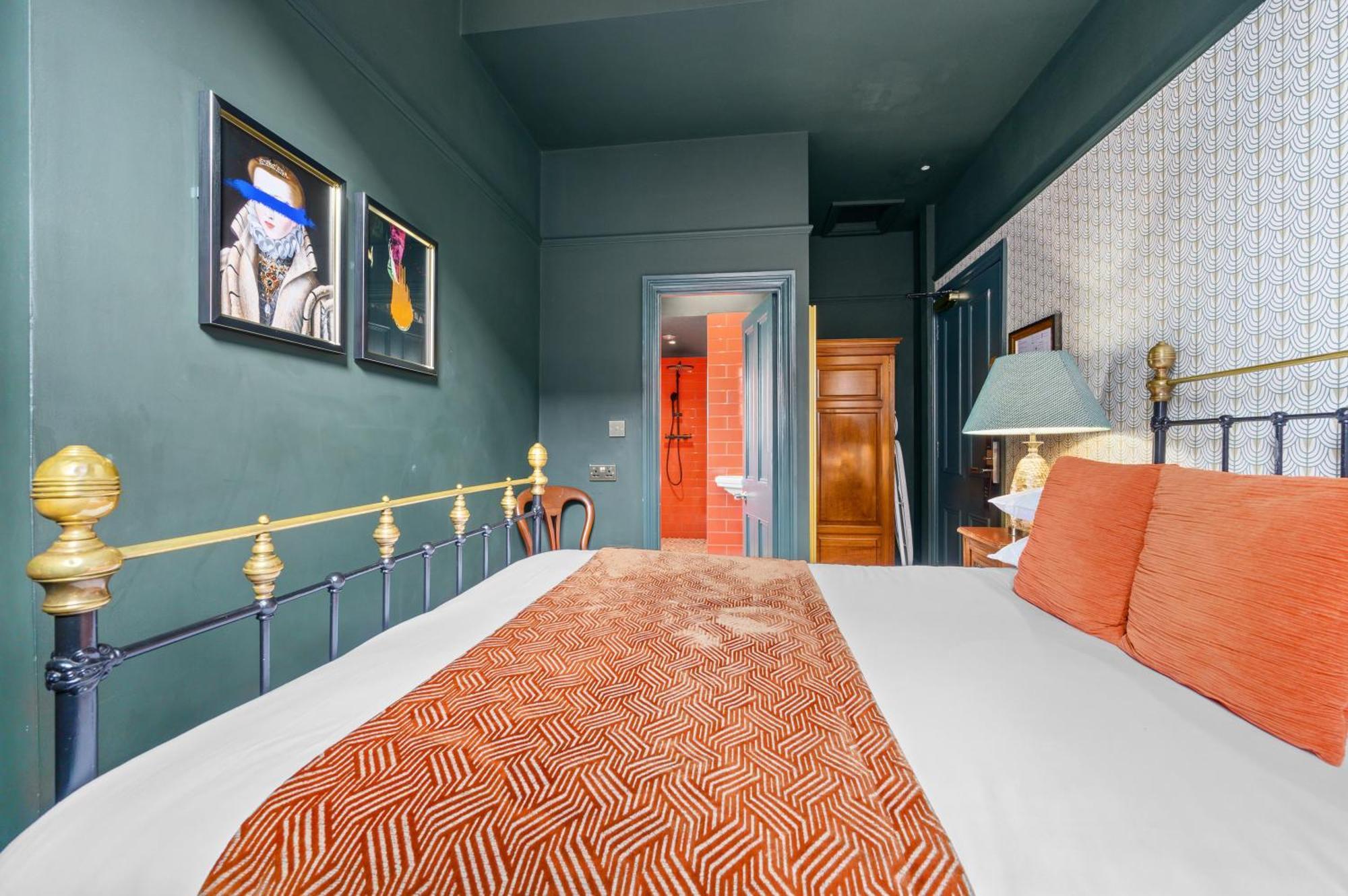 Clementine'S Guest House York Exterior foto A bedroom at the hotel